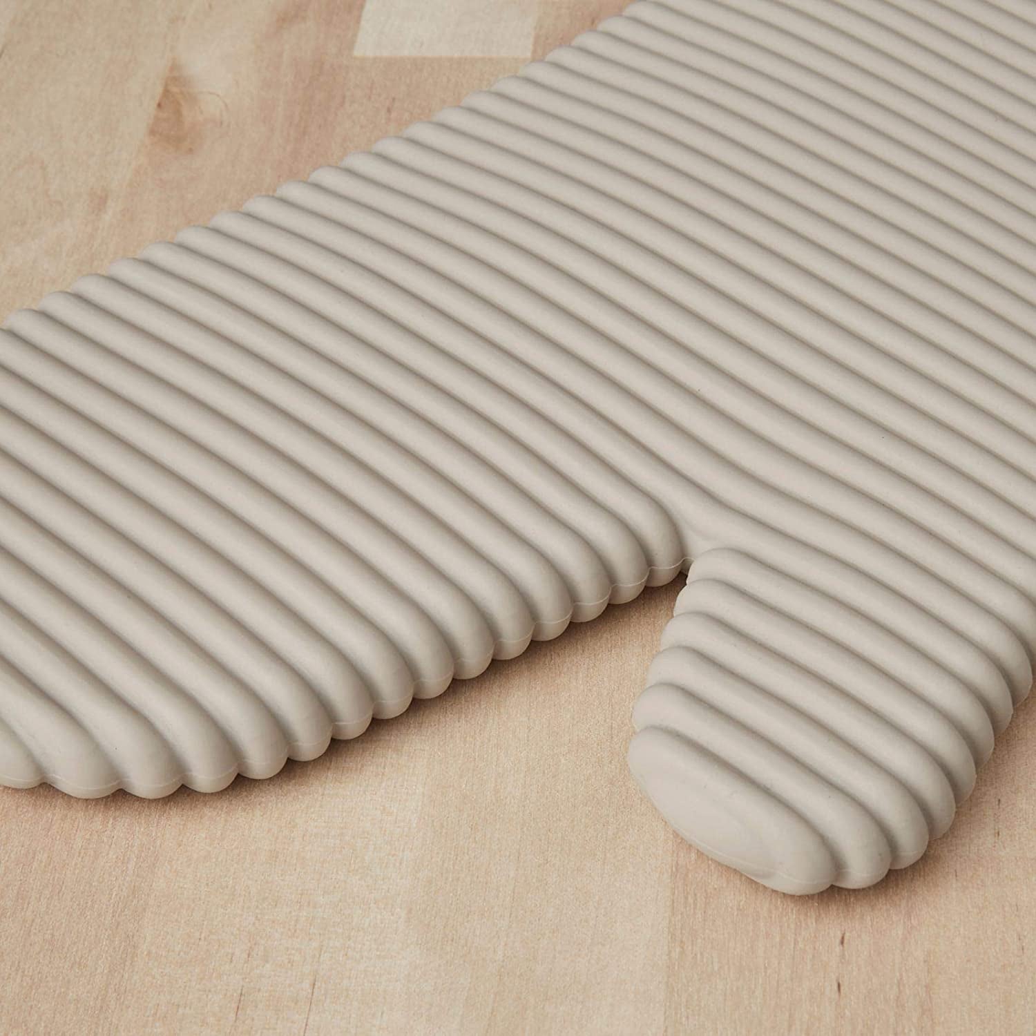 Ribbed Soft Silicone Oven Mitt Set, 7&quot;X13&quot;, Milkshake 2 Count