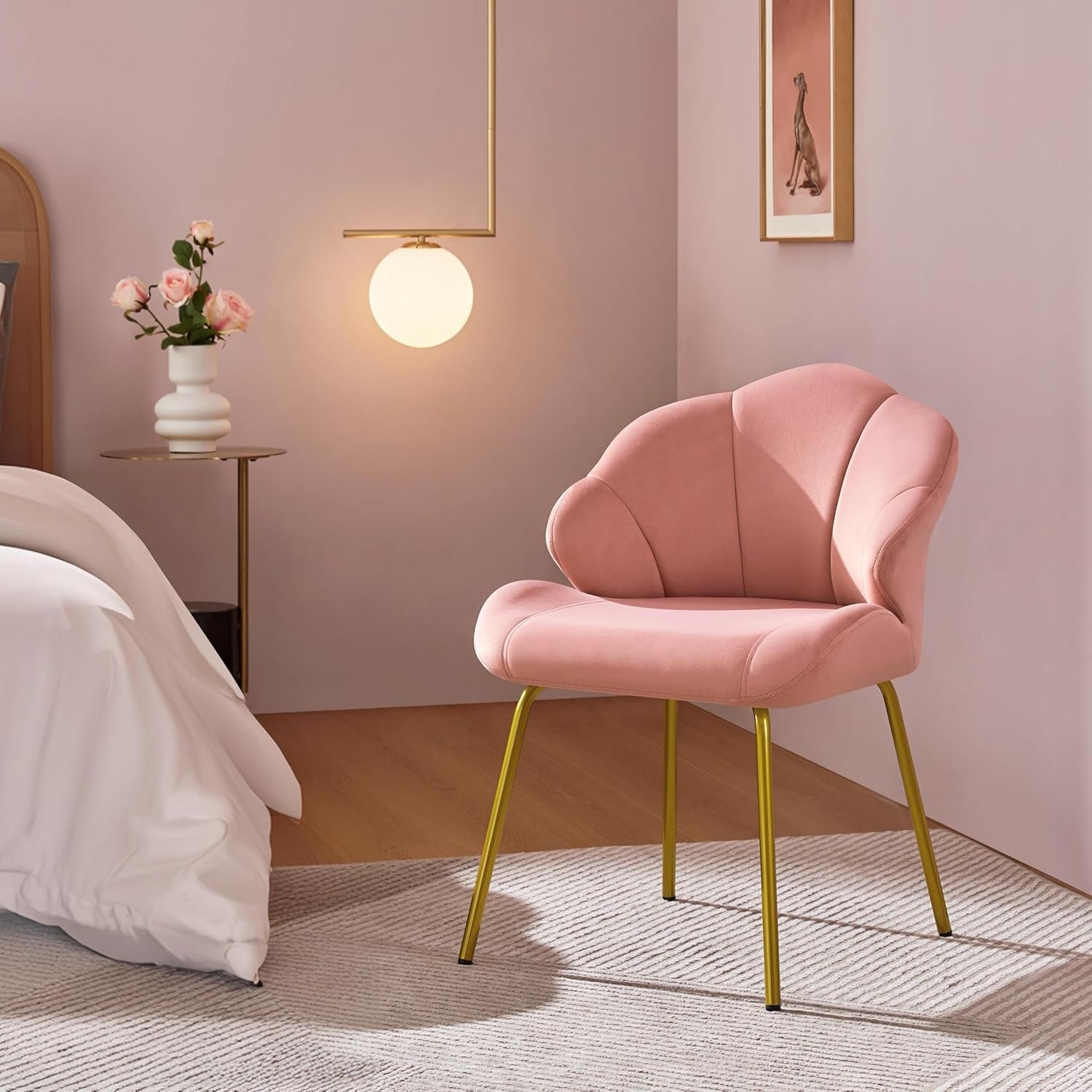 Velvet Accent Chair, Cute Vanity Chair with Shell-Shaped Backrest, Modern Armchair Side Chair with Golden Legs for Living Room/Bedroom/Home Office/Makeup, Pink